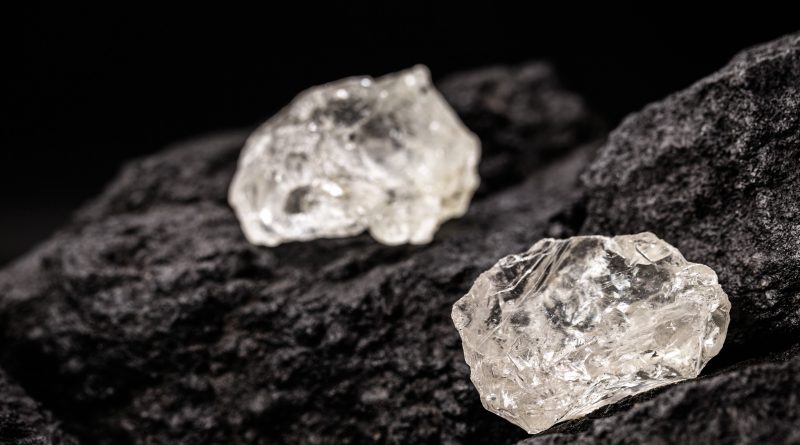 Scientists study the deep mantle origins of rare giant diamonds using kimberlite and olivine mineral analysis.