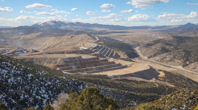Aerial view of a gold mining complex in Nevada